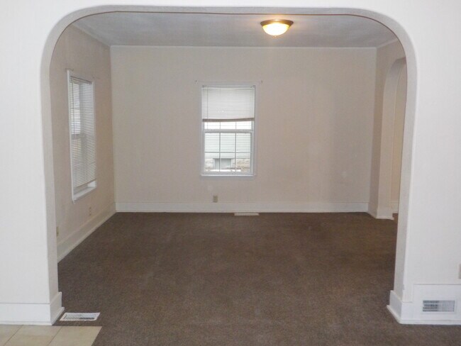 Building Photo - 418 S Adams St