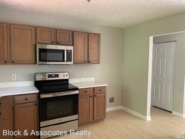 Building Photo - 5 br, 3 bath House - 5919 Hadrian Drive