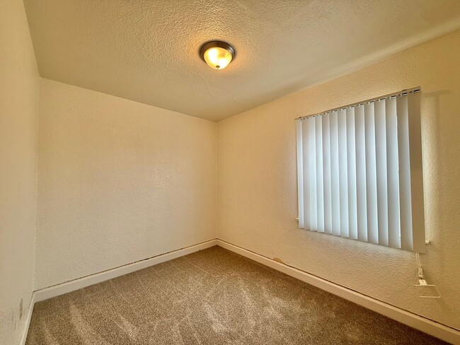 Building Photo - 3210 Chamoune Ave