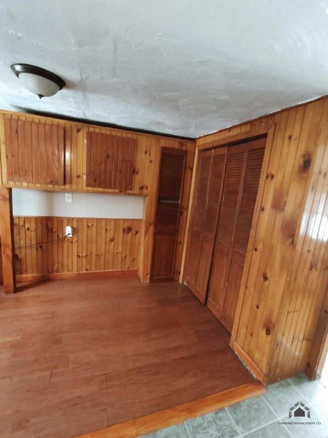 Building Photo - 328 N Pond Rd