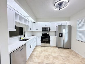 Building Photo - 1110 SW 125th Ave