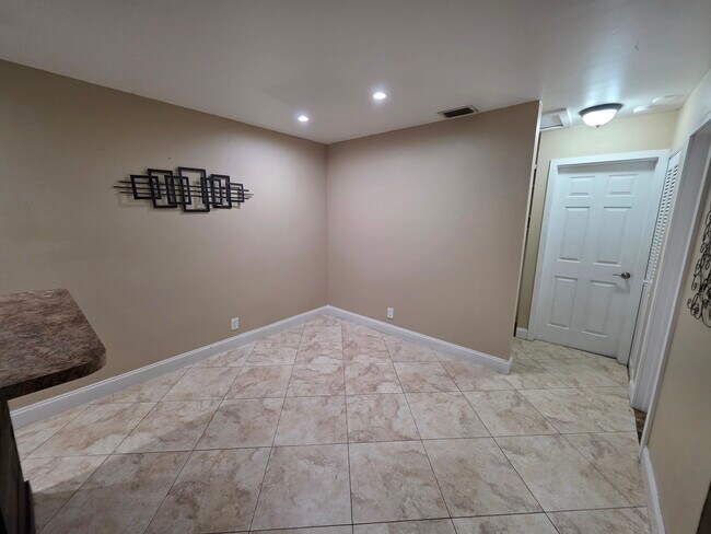 Foto del edificio - 10046 Winding Lake Rd
