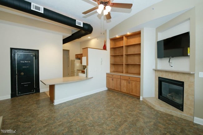 Building Photo - 1 br, 1 bath Condo - 163 Portage St