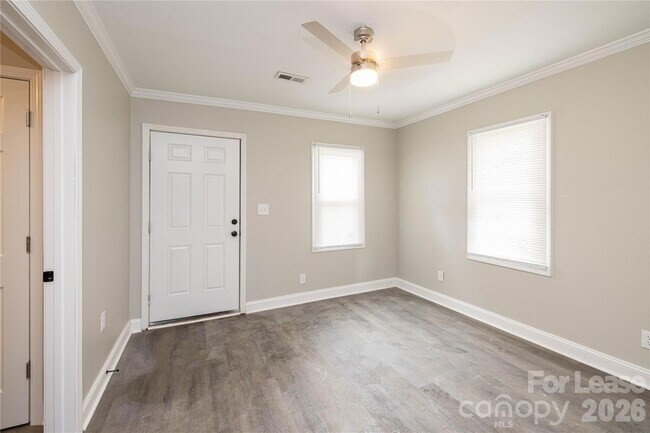 Building Photo - 627 Colston St