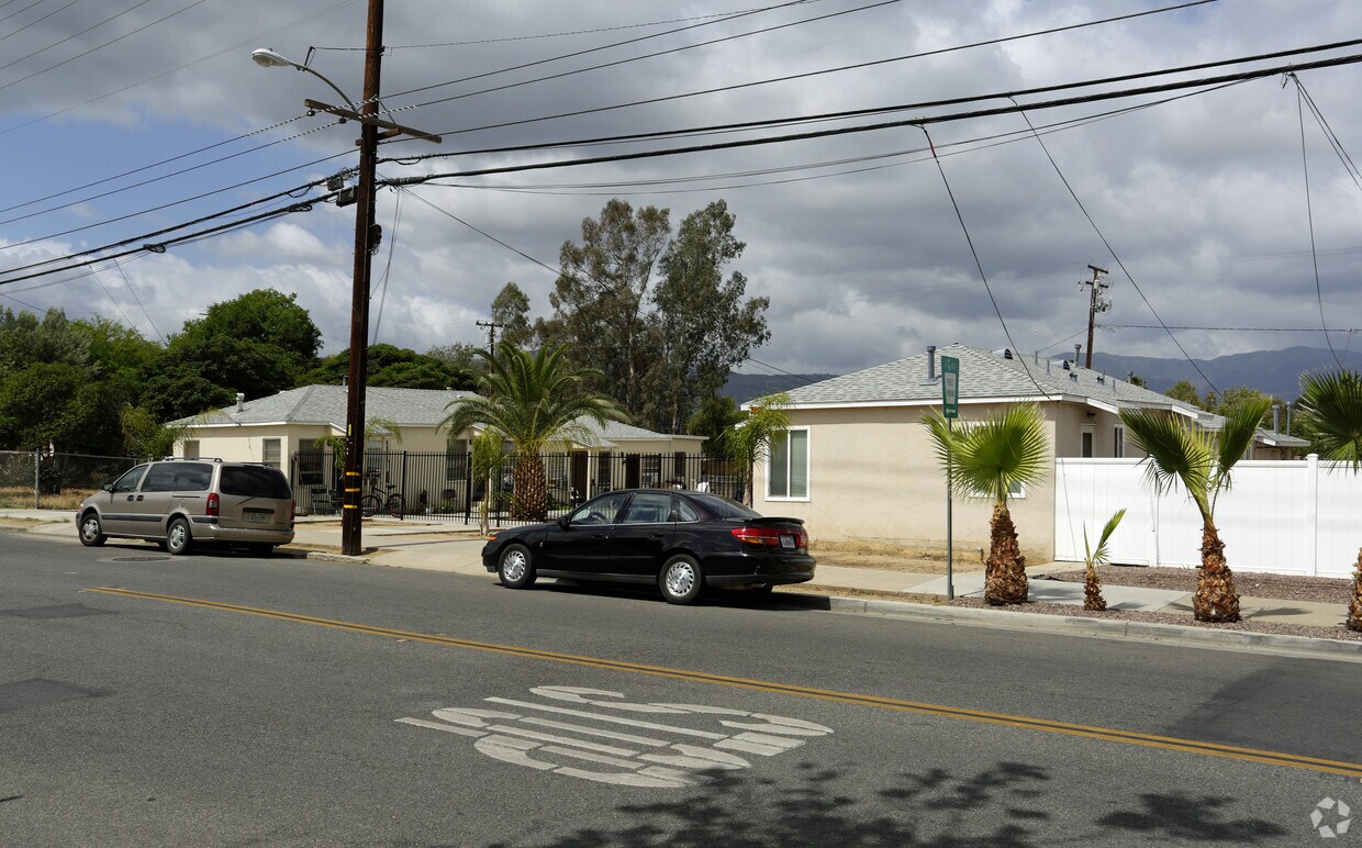 Primary Photo - 121 S Spring St