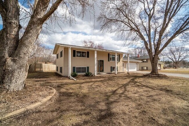 Foto del edificio - 3419 Gerrard Ave