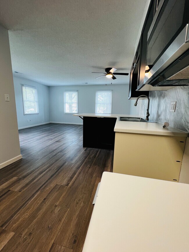 Foto del edificio - 1320 E 25th Terrace