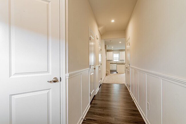 Building Photo - Beautiful 3 Bedroom, 2.5 Bathroom Townhome...