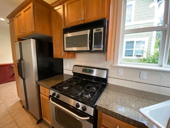 Building Photo - 3637 Wallingford Ave N