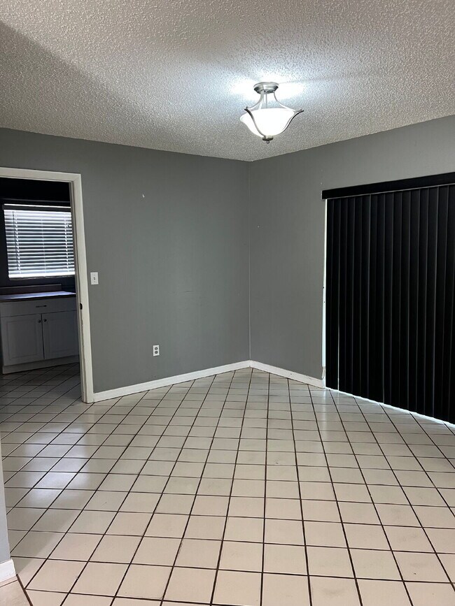 Foto del edificio - Adorable 3 bedroom 2 bath rental with fully fenced yard