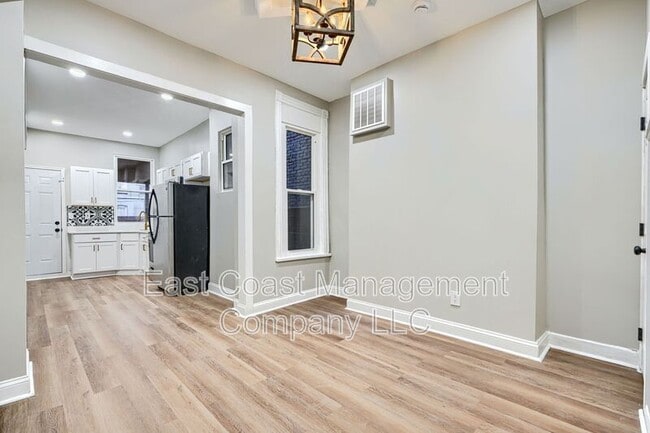 Building Photo - 319 S Mount St