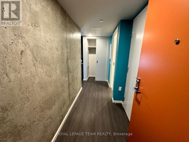 Photo du bâtiment - 105 Champagne Ave S