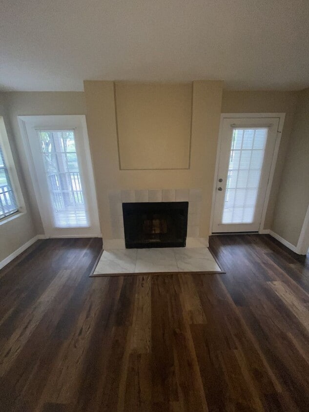 Primary Photo - 2 Bed 2 Bath Condo with fireplace!!!