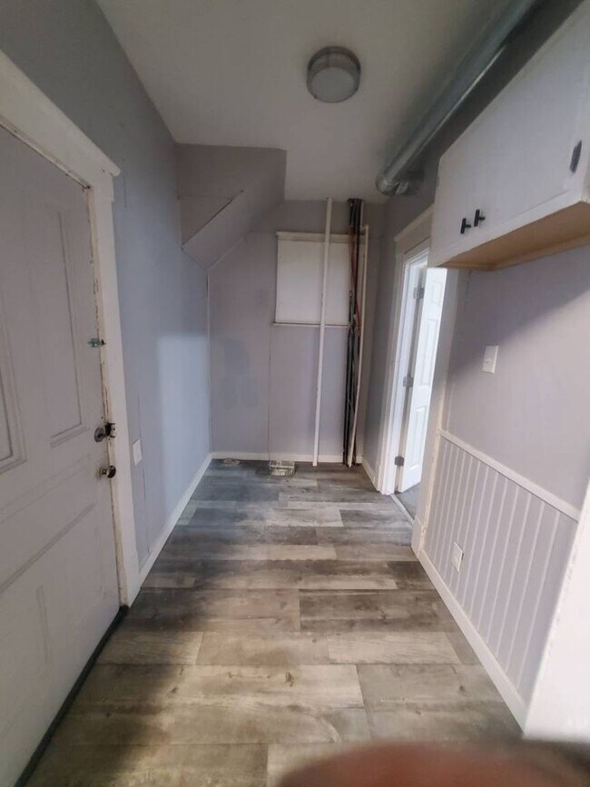 Foto del edificio - 8311 Decker Ave