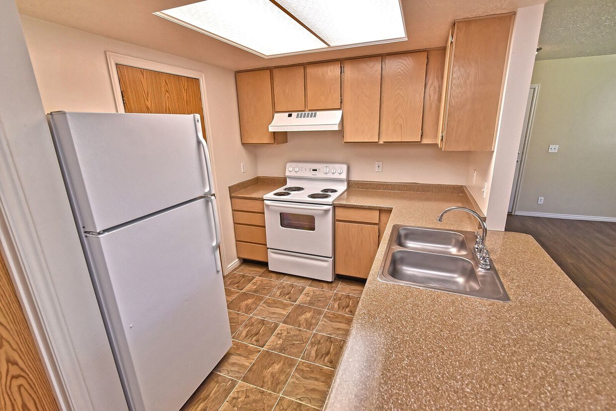 Cocina - 6812-6820 S 1300 E