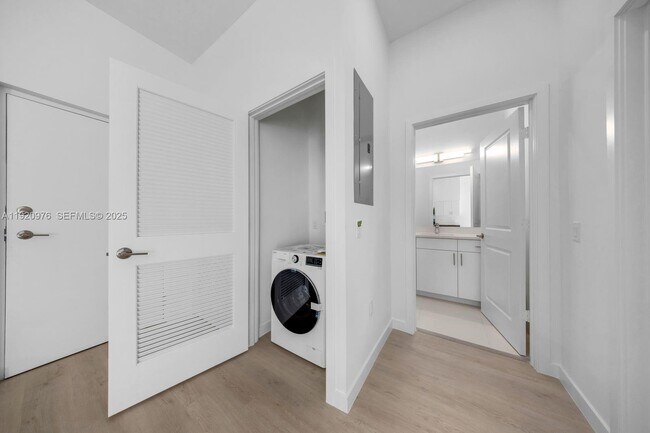 Foto del edificio - 20 NE 19th Ave