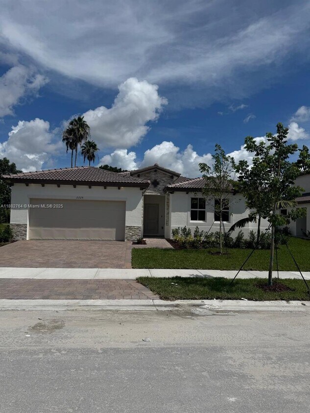 Foto principal - 2225 SE 30th St