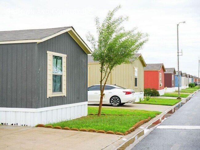 Building Photo - 3900 Lenore Dr