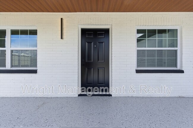 Foto del edificio - 3029 Corona Dr