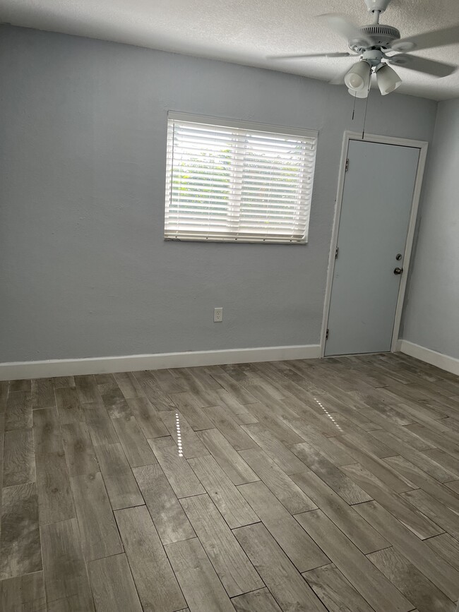 Foto del edificio - 417 E 39th St