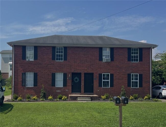 Building Photo - 1686 Classic View Dr