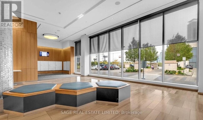 Building Photo - 36 Park Lawn Rd