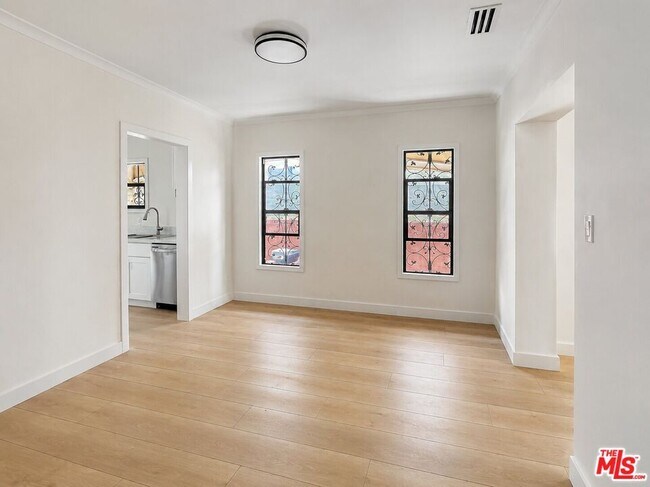 Foto del edificio - 6132 Whitsett Ave
