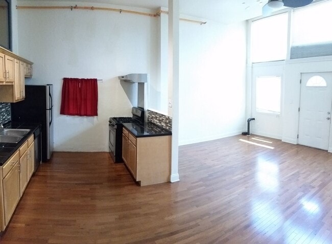 Photo - 2405 Sarah St Apartment