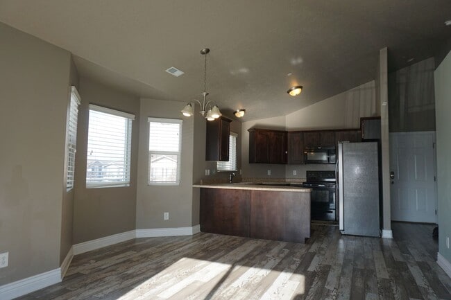Building Photo - 8264 Resaca Dr