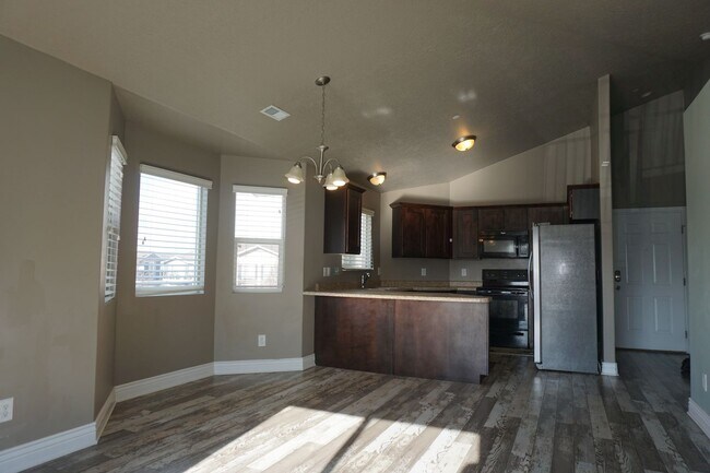 Foto del edificio - Pet Friendly Sandy 3 Bedroom Condo