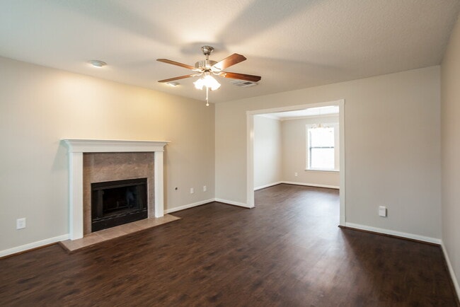 Building Photo - 501 Hunters Ln