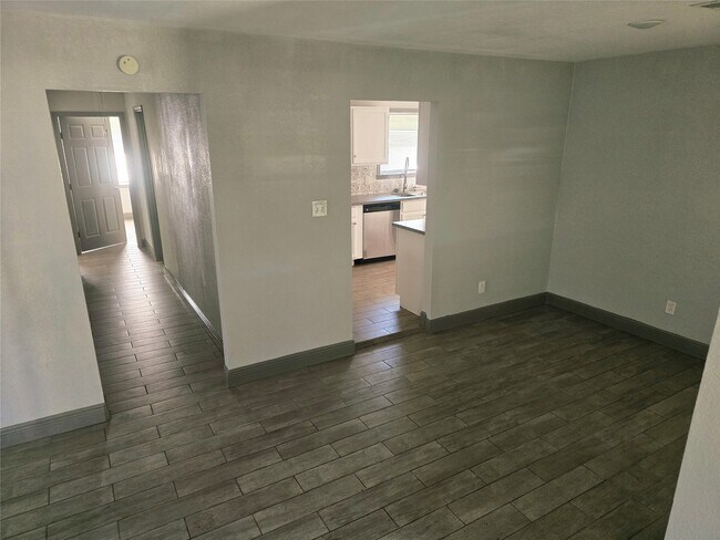 Foto del edificio - 3308 Sophie Ann Dr