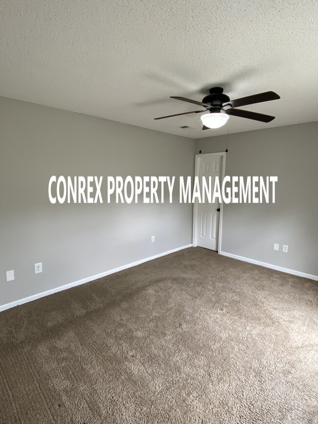 Building Photo - JUST LISTED!