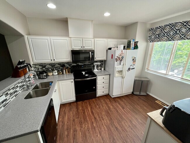 Cocina - 13940 SW Scholls Ferry Rd