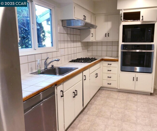 Foto del edificio - 44 Muth Dr