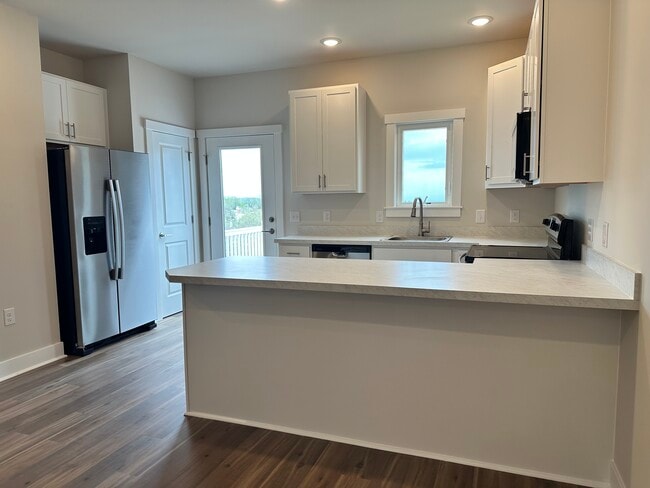 Building Photo - The Hills Townhomes 201-210