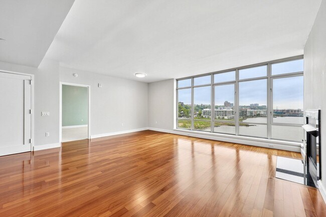 Foto del edificio - 8100 River Rd