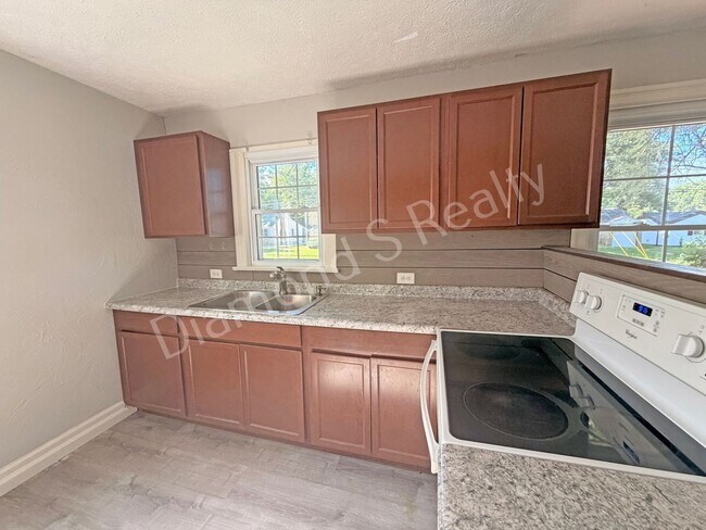 Foto del edificio - Cute 2 Bedroom Home close to Bass Pro, WOW Museum, restaurants, & Shopping!