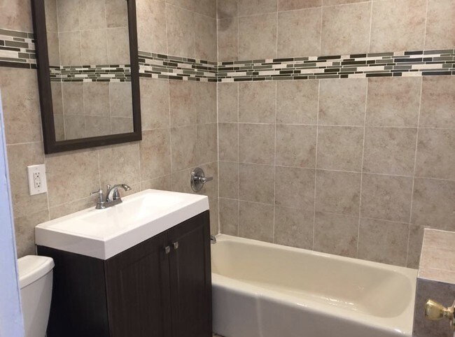 Foto del edificio - 1588 E 34th St