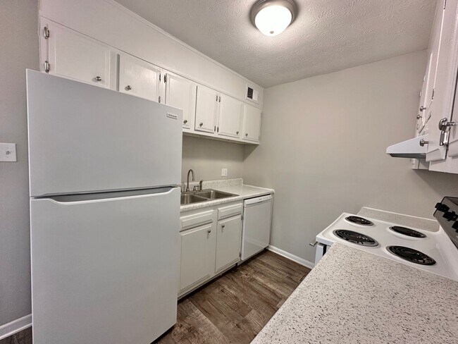 Foto del edificio - Parkway Apartments – Convenient 2-Bedroom ...