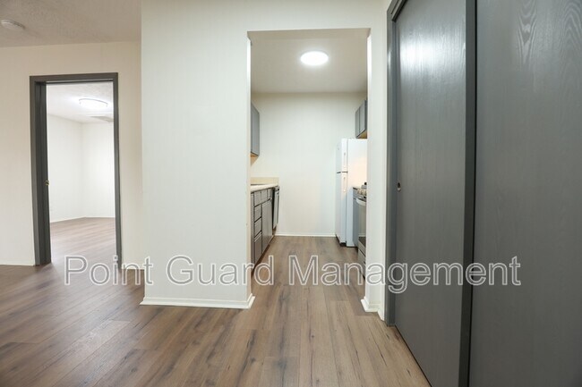 Building Photo - 7110-7122 Jones Circle - 7116-04