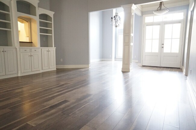 Building Photo - Gated Community 3/2 1581 sq.ft. 1050 Azale...