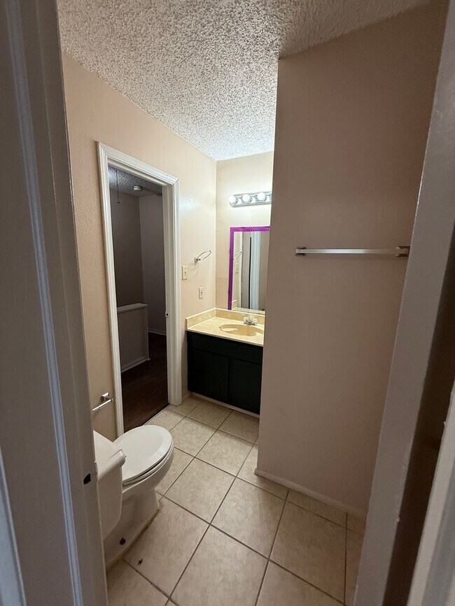 Foto del edificio - 2 bedroom 2 bath town home in a gated community