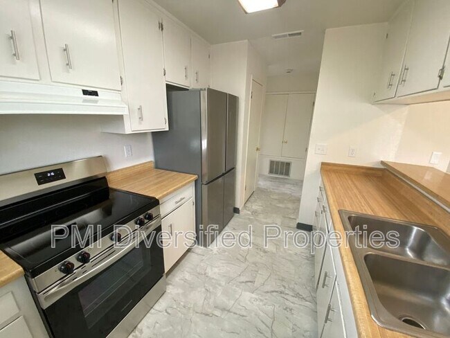Foto del edificio - 3075 Berrum Pl
