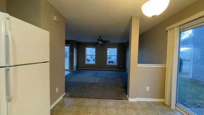 Building Photo - 3 Bedroom 2.5 Bath House