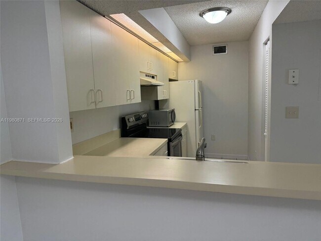 Foto del edificio - 8560 SW 212th St