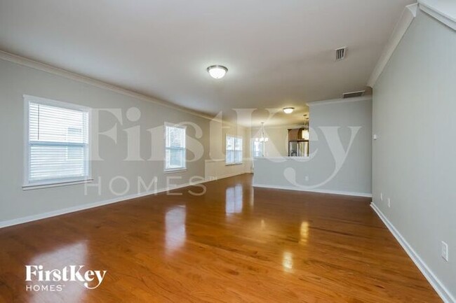Building Photo - 3747 Littlebrook Dr