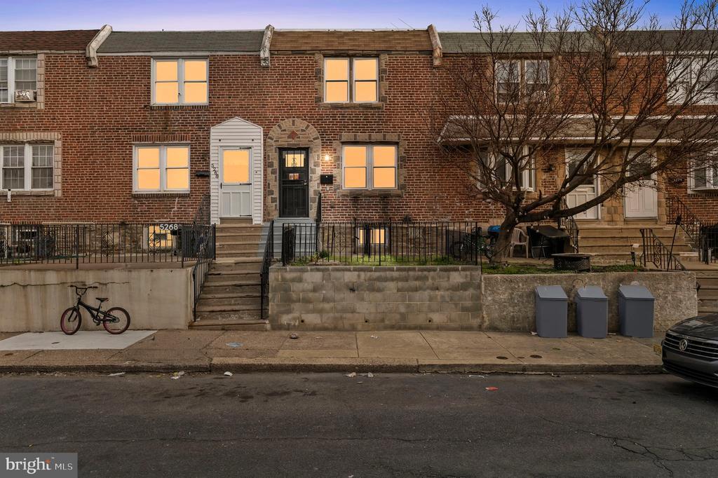 Primary Photo - 5270 Burton St