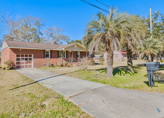 Foto del edificio - Charming West Ashley Home