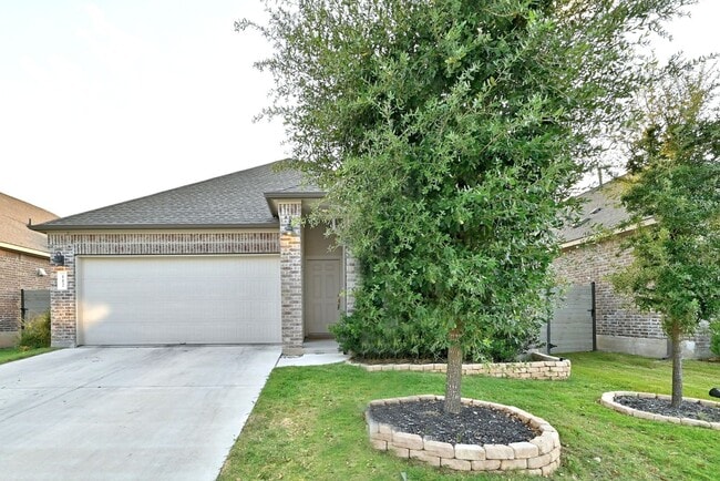 Foto del edificio - 3/BR 2/BA Home with Modern Touches and Coz...